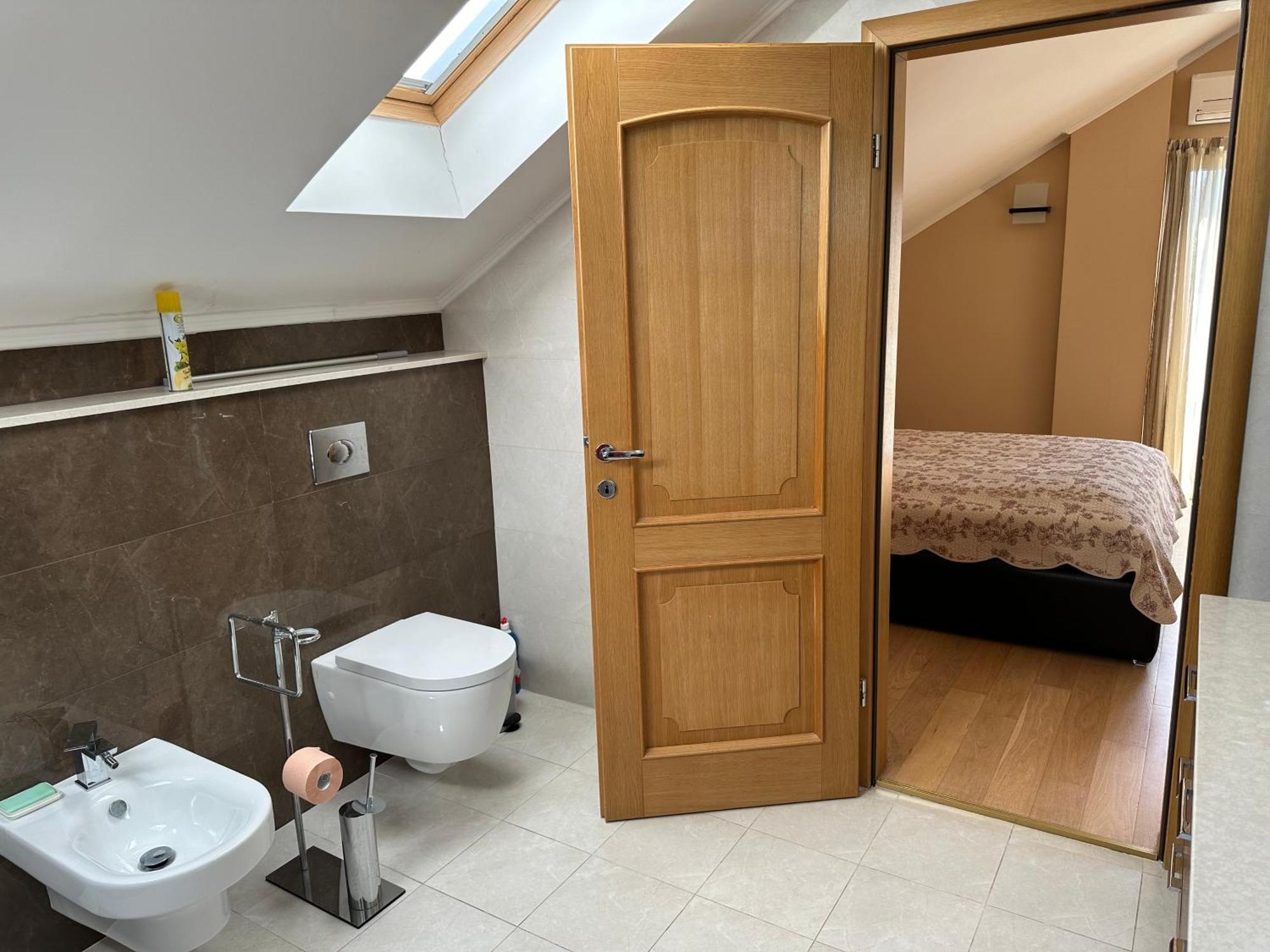 Spacious 1 Bedroom 4 Star Apartment, Млини Экстерьер фото