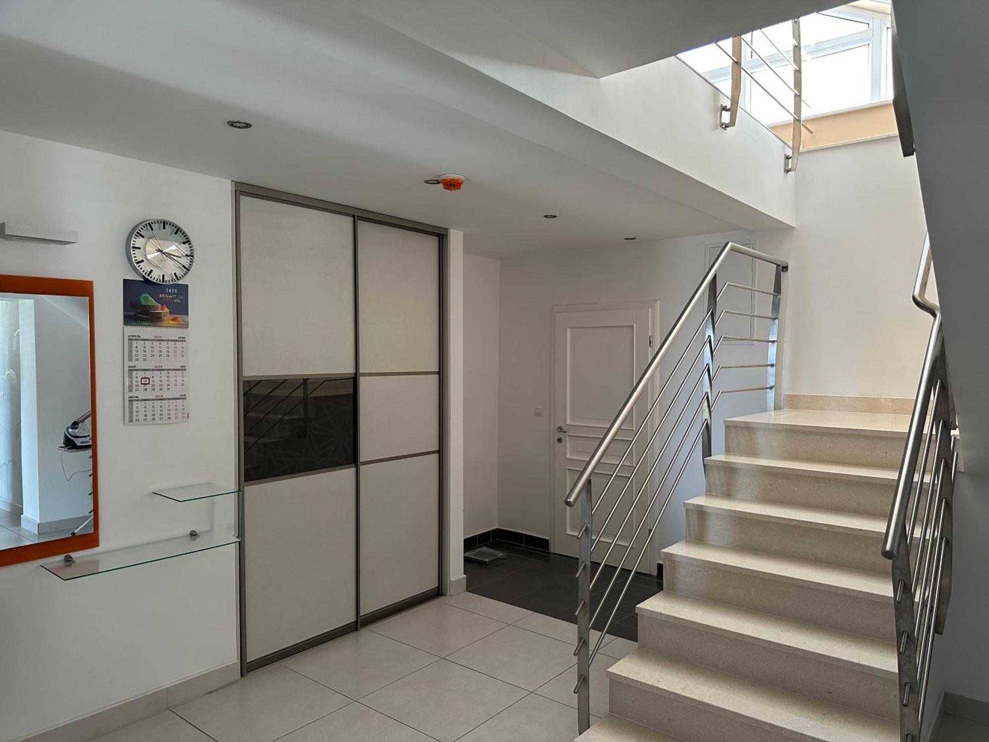 Spacious 1 Bedroom 4 Star Apartment, Млини Экстерьер фото